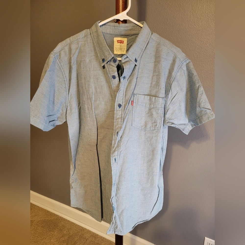 Levi's shirt